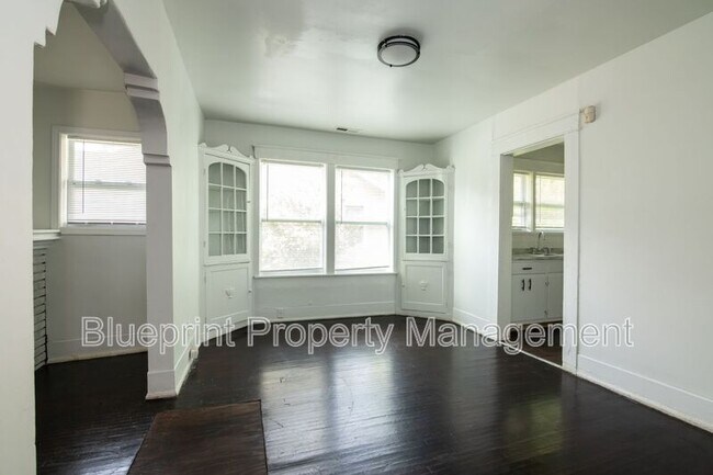Building Photo - 4929 Avenue R