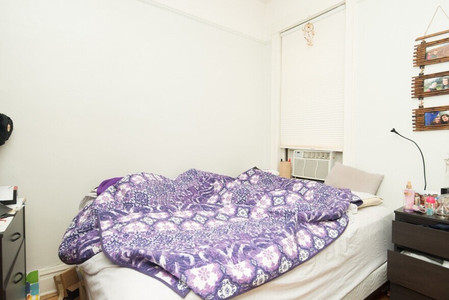 Building Photo - 1919 W Schiller St