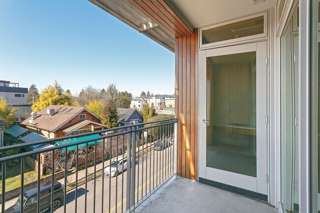 Building Photo - Walkability on Mississippi! With Parking +...