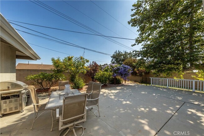 Building Photo - 4661 Woodhaven Dr