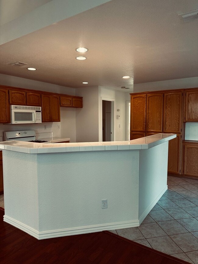 Building Photo - Nice Home For Rent!