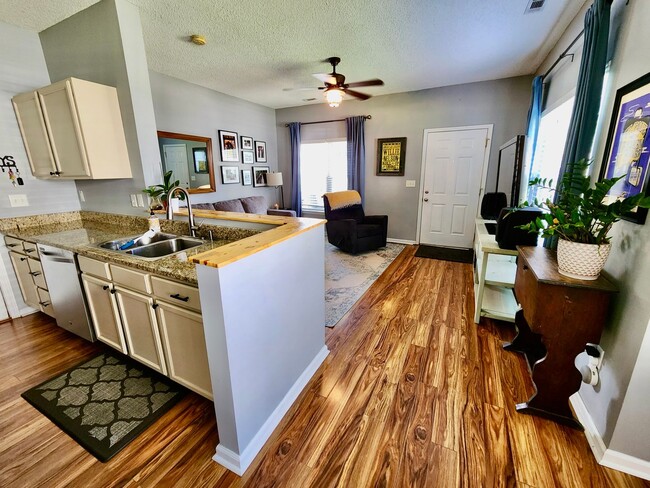 Building Photo - Adorable, well taken care of three bedroom...