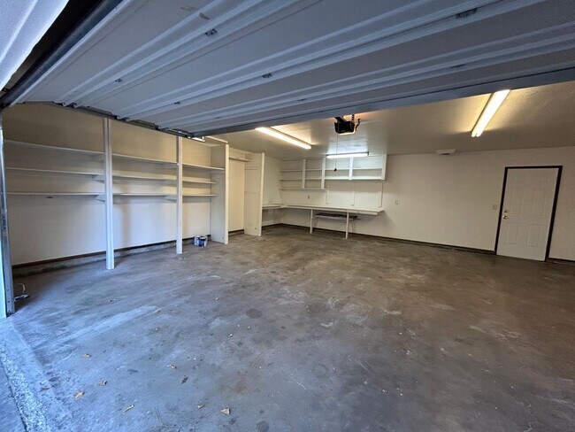 Building Photo - $750 off 1st Month's Rent!!! Charming 3bd/2ba Home!