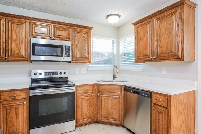 Building Photo - 7110 Myna Dr