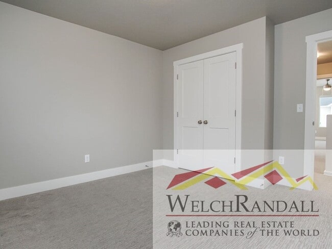Building Photo - Beautiful 3 Bed 2.5 Bath Townhome in West ...