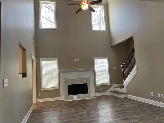 Building Photo - 732 E Jefferson St