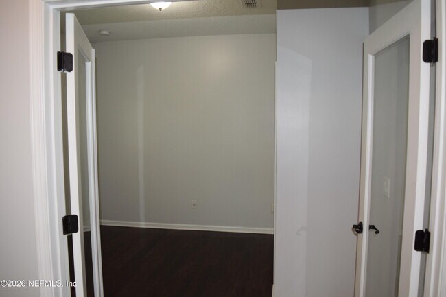 Building Photo - 247 Amistad Dr