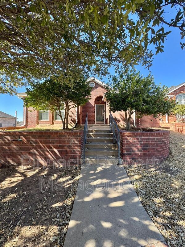 Building Photo - 10 Southridge Dr