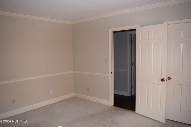 Building Photo - 120 Racquet Ln