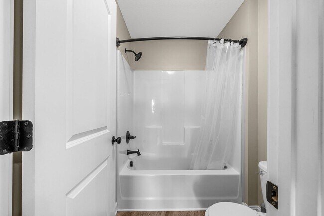 Building Photo - Spacious 4-Bedroom Home with Modern Upgrad...