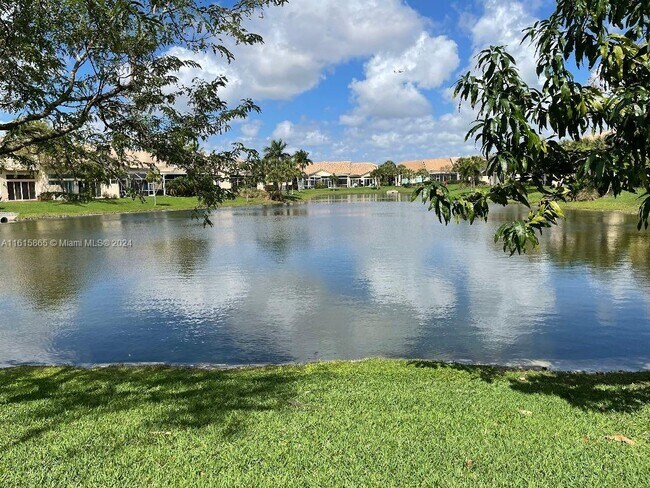 Building Photo - 8133 Madison Lakes Cir S