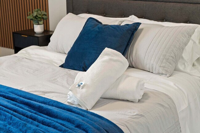 Building Photo - 2344 W Polk St