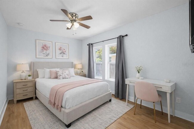 Building Photo - 2606 W Henry Ave