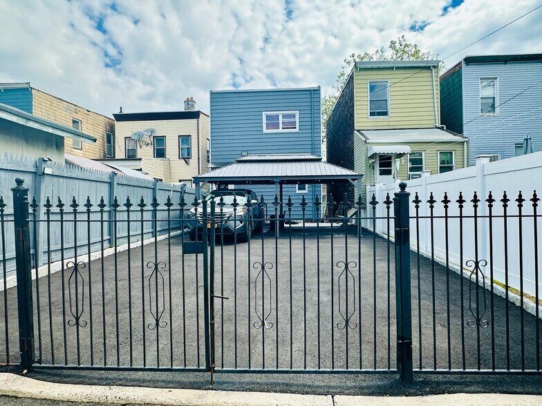 Building Photo - 67 Winfield Ave