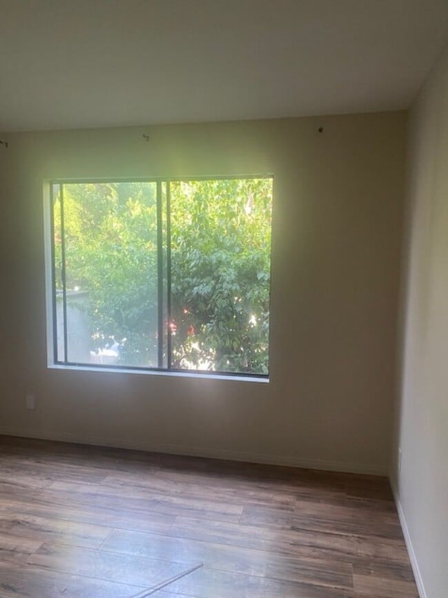 Building Photo - LOCATION, LOCATION 2 Bedroom 2 Bathroom Condo