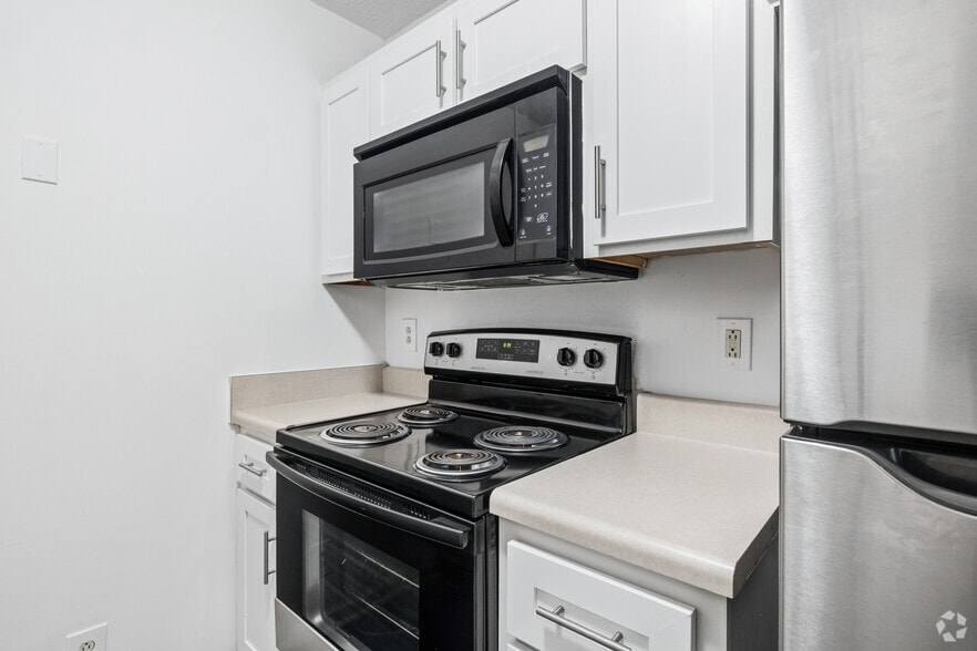 2BR, 1BA - 900SF - Kitchen - Gateway Homes