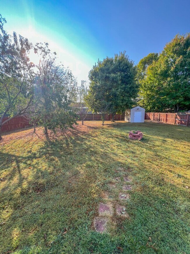 Building Photo - Beautiful Single-Family Home! Bonus Room, ...