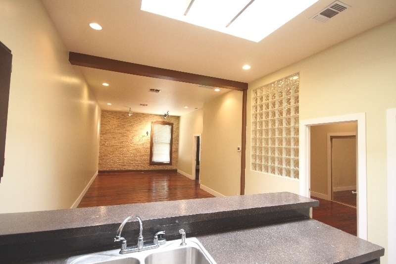 Building Photo - 319 S Flores St