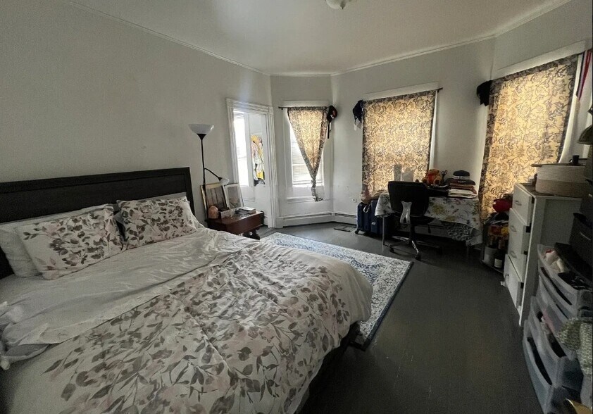 Building Photo - 10 Warren St