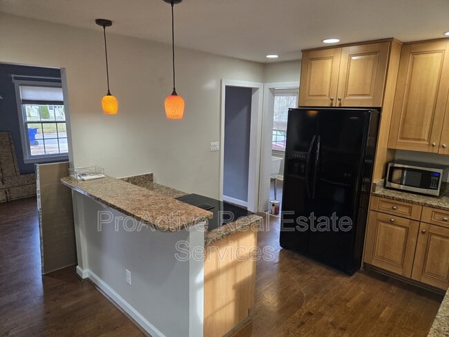 Building Photo - 519 Maycox Ave