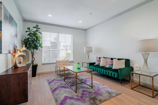 Building Photo - Move In Now & Enjoy 1 Month FREE!