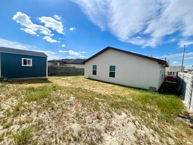 Building Photo - 6521 Adenia Loop