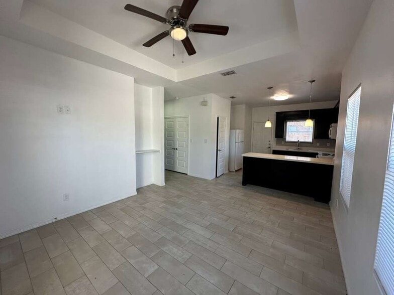 Building Photo - 3708 Valeria St