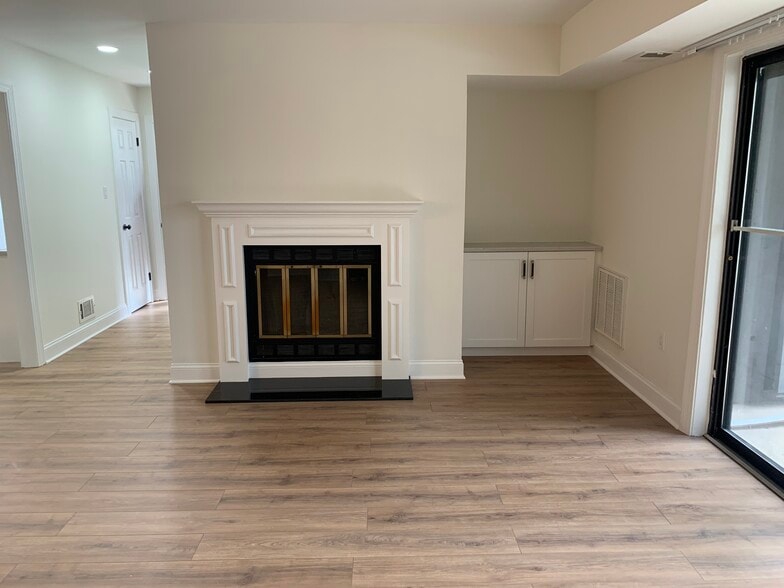 Building Photo - 35 Windbrooke Cir