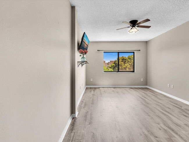 Building Photo - 2105 Lavers Cir