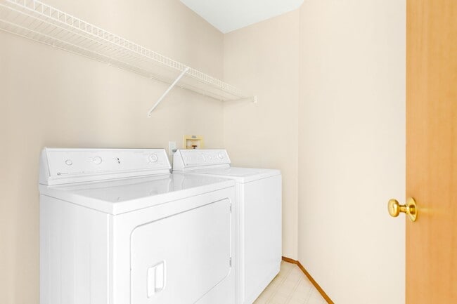 Building Photo - Beautiful and Bright 3 Bedroom Home in Klahanie