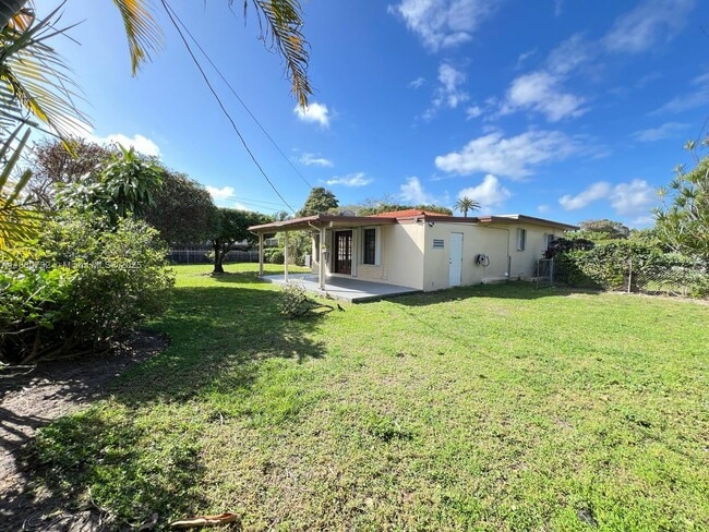 Building Photo - 2101 SW 81st Ave