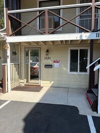Building Photo - No Utilities Studio apartment with full Kitchen and Laundry