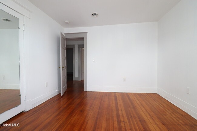 Building Photo - 442 Plymouth Ave