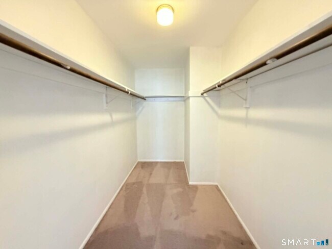 Building Photo - 14 Newtown Rd