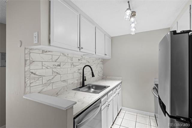 Building Photo - 799 Dahlia St