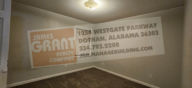 Building Photo - 211 Plantation Rd