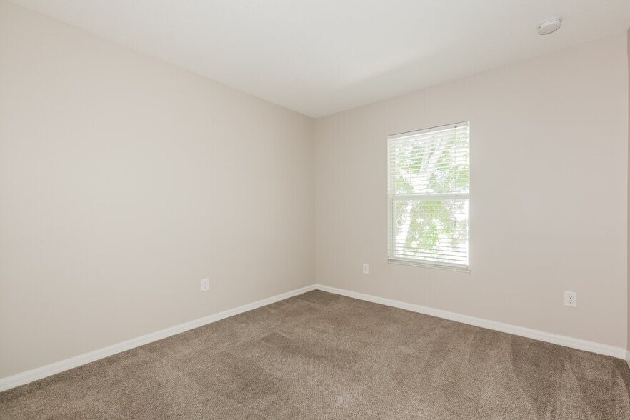 Building Photo - 9540 Simeon Dr