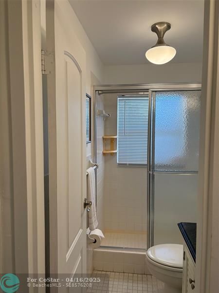 Building Photo - 1055 Country Club Dr