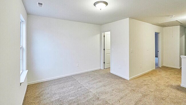 Building Photo - Room in Single Family Home on N Great White Way