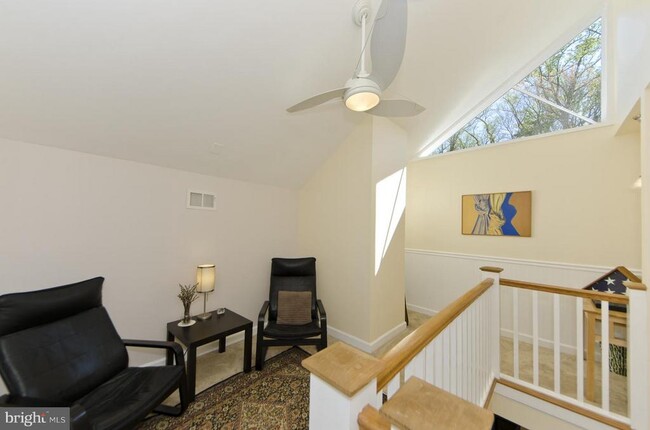 Building Photo - 615 Laura Dr