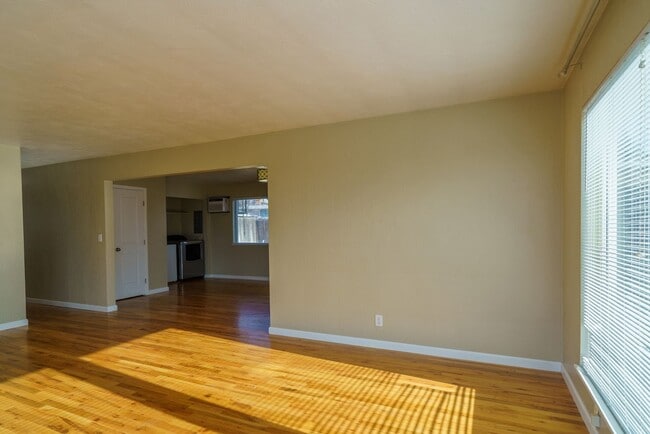 Building Photo - Updated Rambler w/ Fenced Backyard!