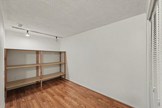 Building Photo - 1511 Seneca Cir