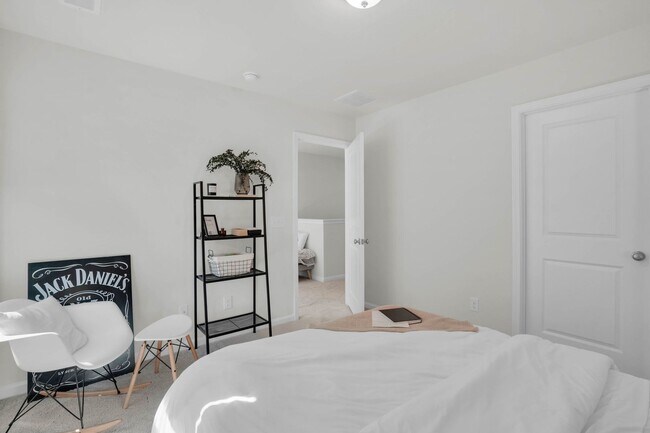 Building Photo - Bright & Welcoming 5-Bedroom Home in Richmond Hill, GA