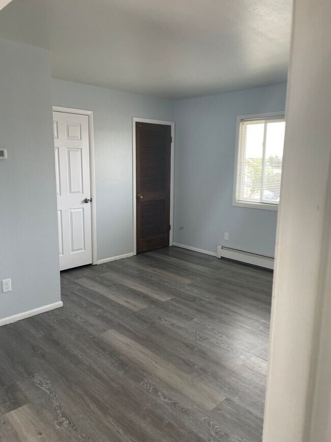 Building Photo - 395 Anvil Dr