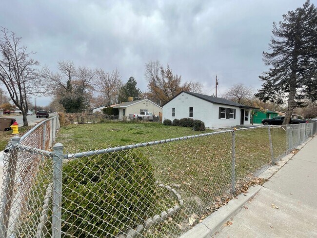 Building Photo - Charming 3 Bed/1 Bath Home!