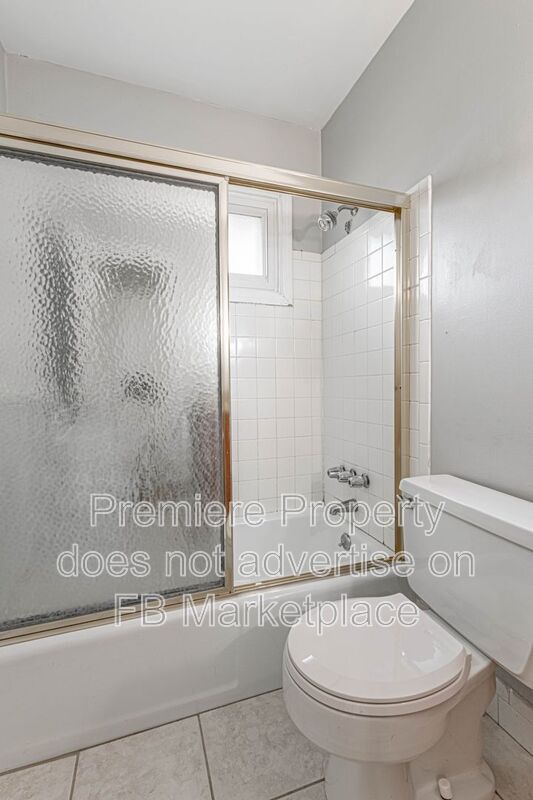 Building Photo - 10727 W 101st Terrace