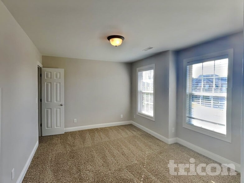 Building Photo - 3228 Genoa Dr