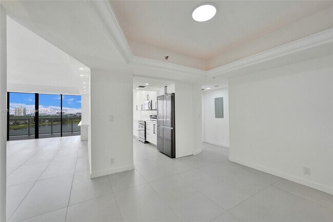 Building Photo - 20281 E Country Club Dr