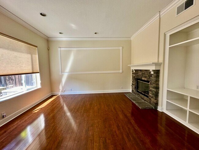 Building Photo - 826 Chynoweth Ct