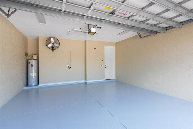 Building Photo - 12054 SW Bennington Cir